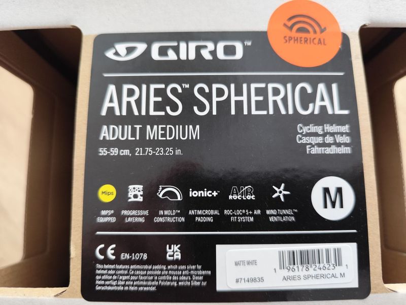 Zcela nová přilba Giro Aries Spherical