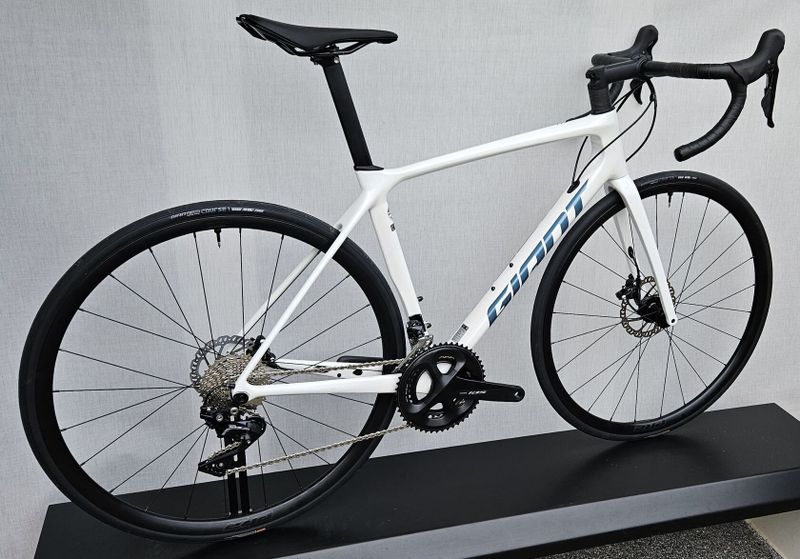 AKCE PROSINEC: GIANT TCR Advanced 1+ Disc Di2 2023/2024 – závodní karbonová silnička - NOVÁ