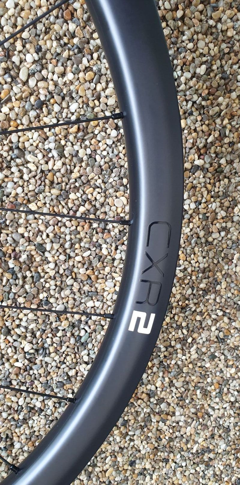 AKCE PROSINEC: GIANT CXR-2 Carbon Disc Hookless – odolná karbonová disková kola pro gravel - NOVÁ