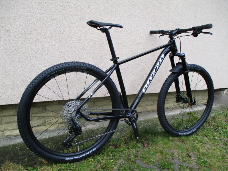 Nové 29" kolo ROZZO BOOST, vzduchová vidlice Suntour Raidon 34, osazení Shimano Deore1x12, pevné osy