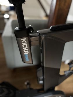 Málo využitý Wahoo Kickr Bike Smart