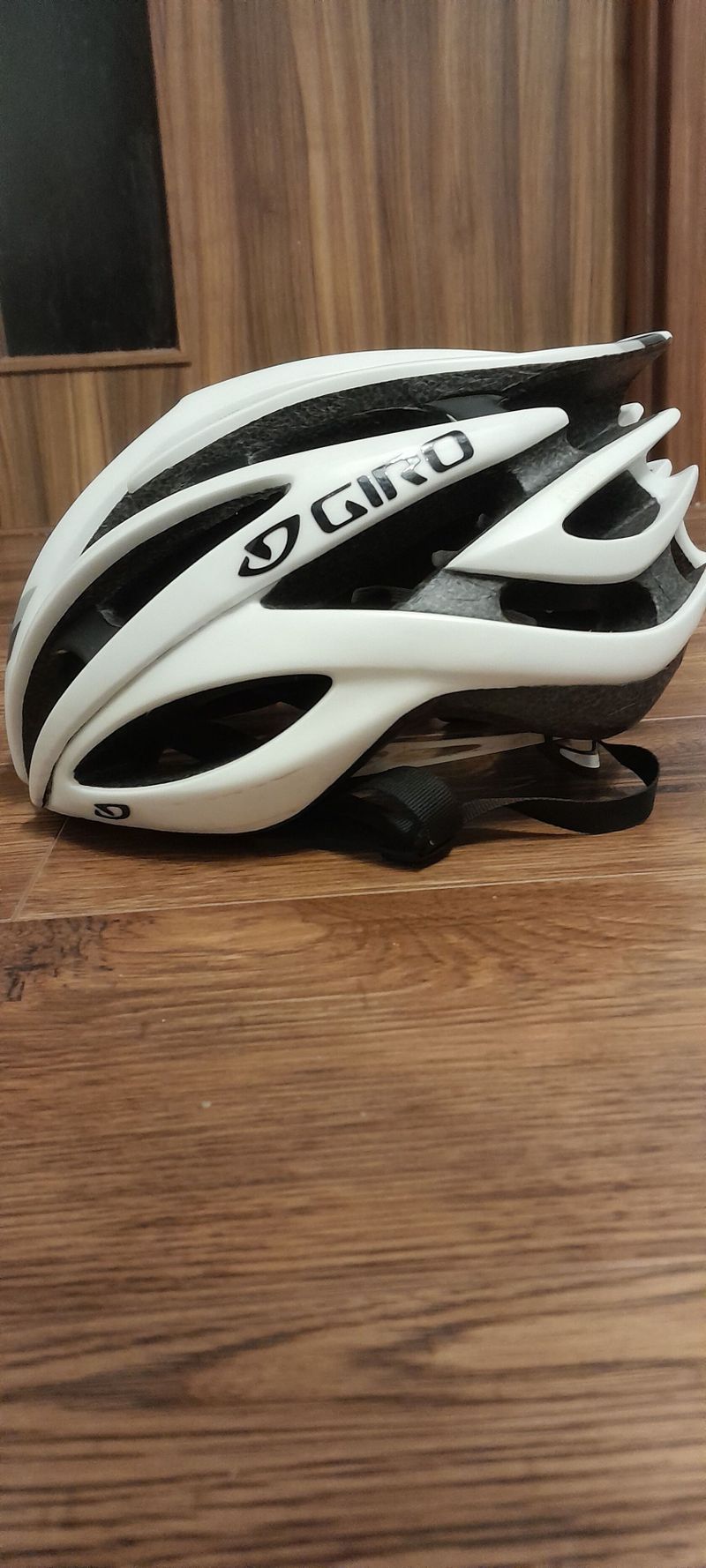 Cyklistická helma Giro Atmos II white/black