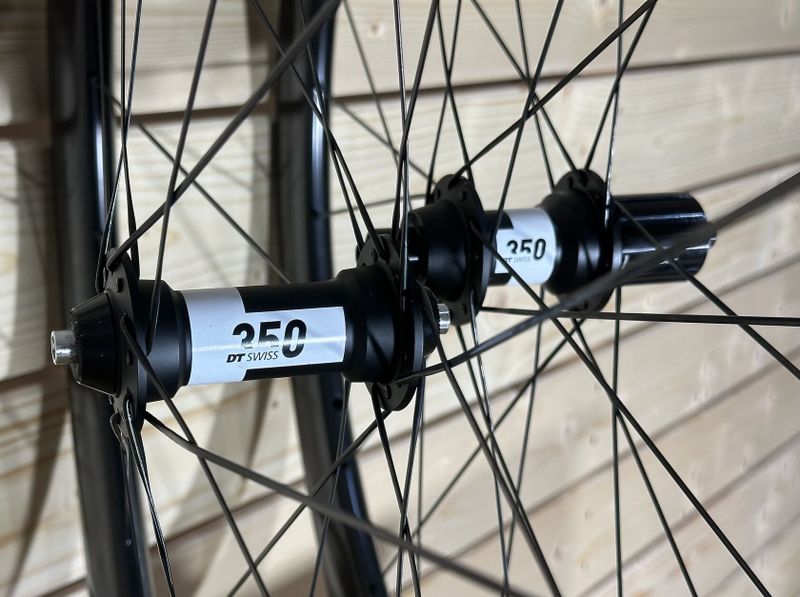 Karbonová kola EIE SR45TC26 SL Grooved Graphene | DT 350 Road QR | DT Aerolite | váha 1442 gramů