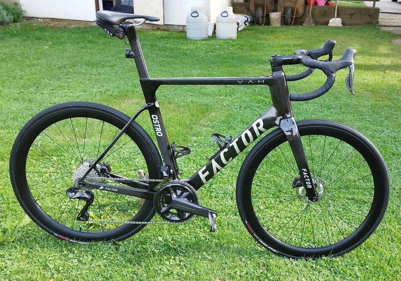 Prodám Factor Ostro w.a.m. + osazení Ultegra R8170 Di2- 12