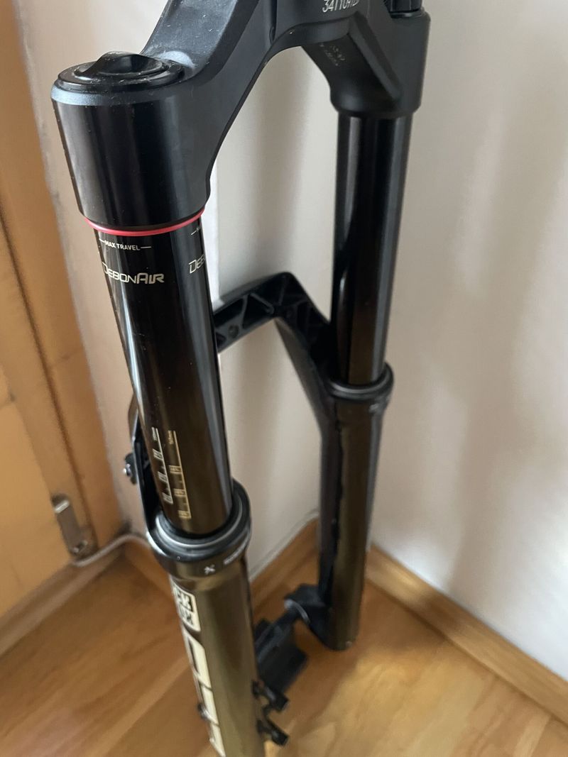 REZERVOVÁNO Rock Shox Zeb Ultimate 27,5" 160mm, Charger 2.1