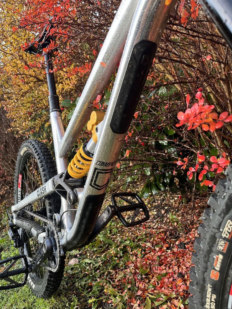 Commencal Clash Ohlins edition