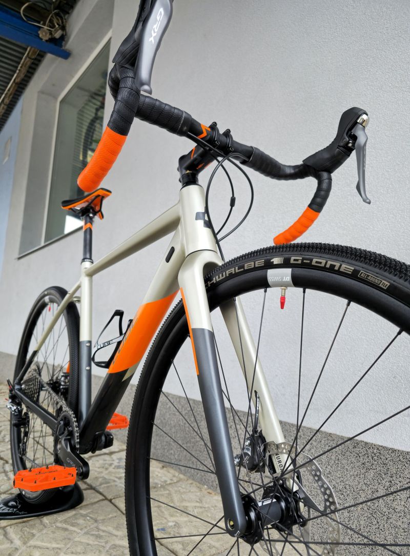 Gravel kolo CUBE NUROAD SL 2020 titanium orange