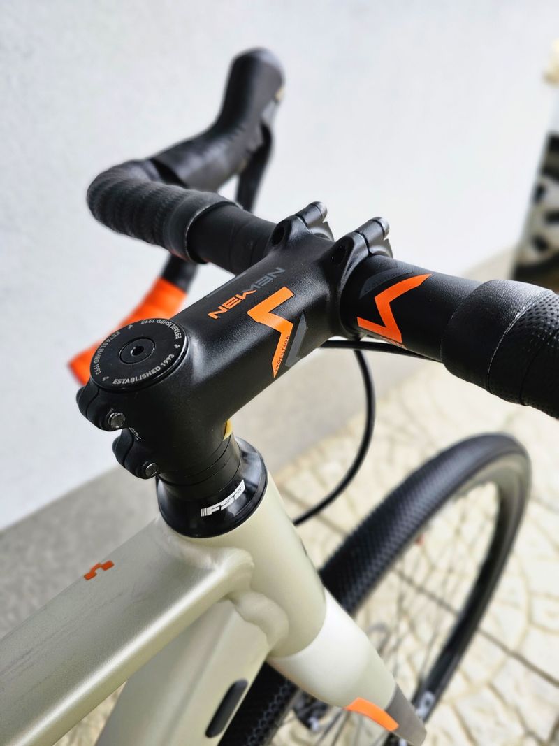 Gravel kolo CUBE NUROAD SL 2020 titanium orange