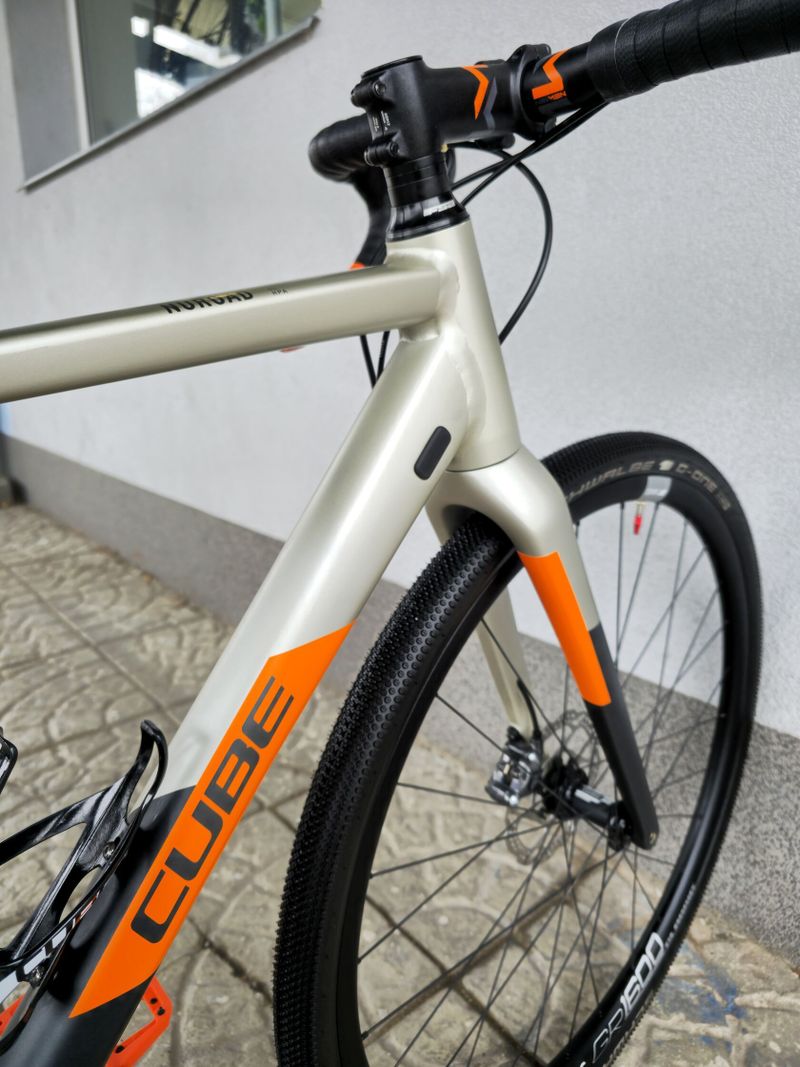 Gravel kolo CUBE NUROAD SL 2020 titanium orange