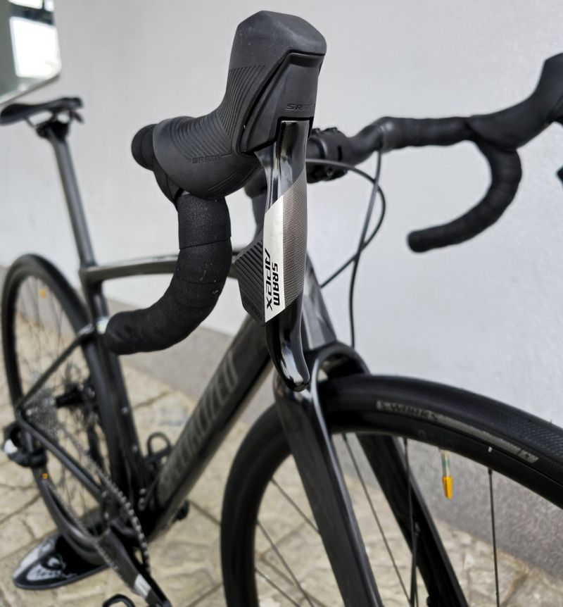 Silniční kolo SPECIALIZED Roubaix SL8 Sport Apex Carbon/Smoke 2025