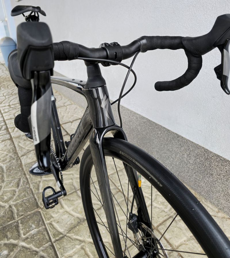 Silniční kolo SPECIALIZED Roubaix SL8 Sport Apex Carbon/Smoke 2025