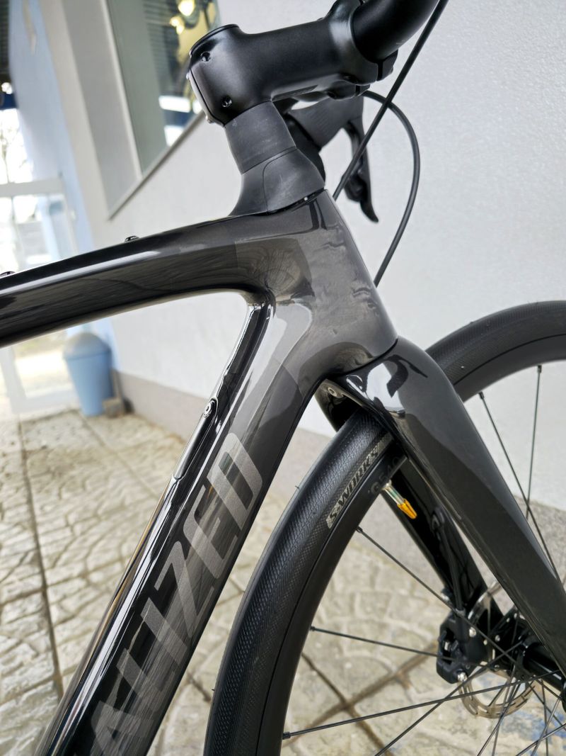 Silniční kolo SPECIALIZED Roubaix SL8 Sport Apex Carbon/Smoke 2025