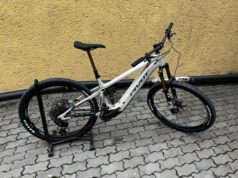 Celoodpružené elektrokolo Pivot Shuttle AM PRO X0 Eagle Transmission vel. M, L, XL