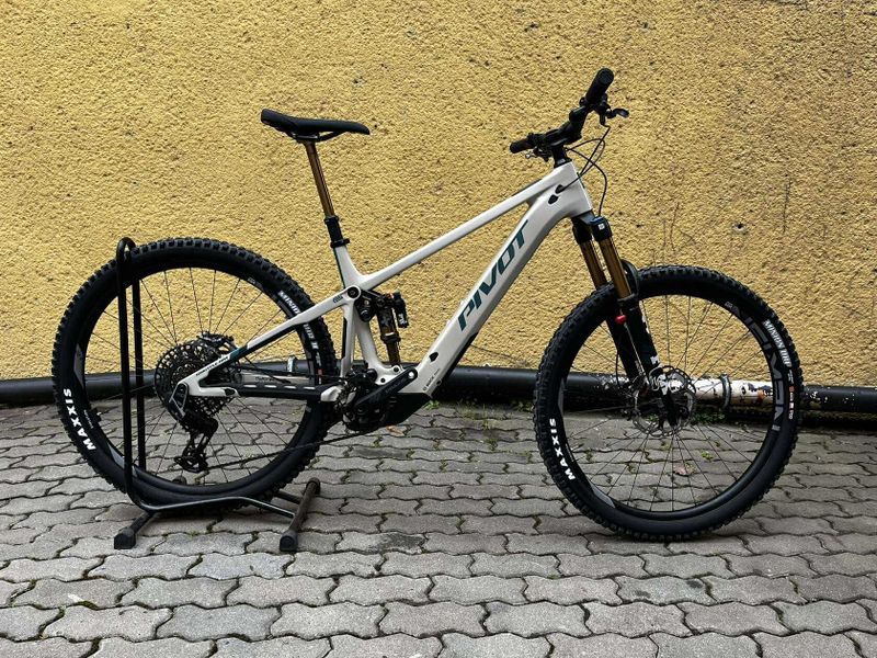 Celoodpružené elektrokolo Pivot Shuttle AM PRO X0 Eagle Transmission vel. M, L, XL