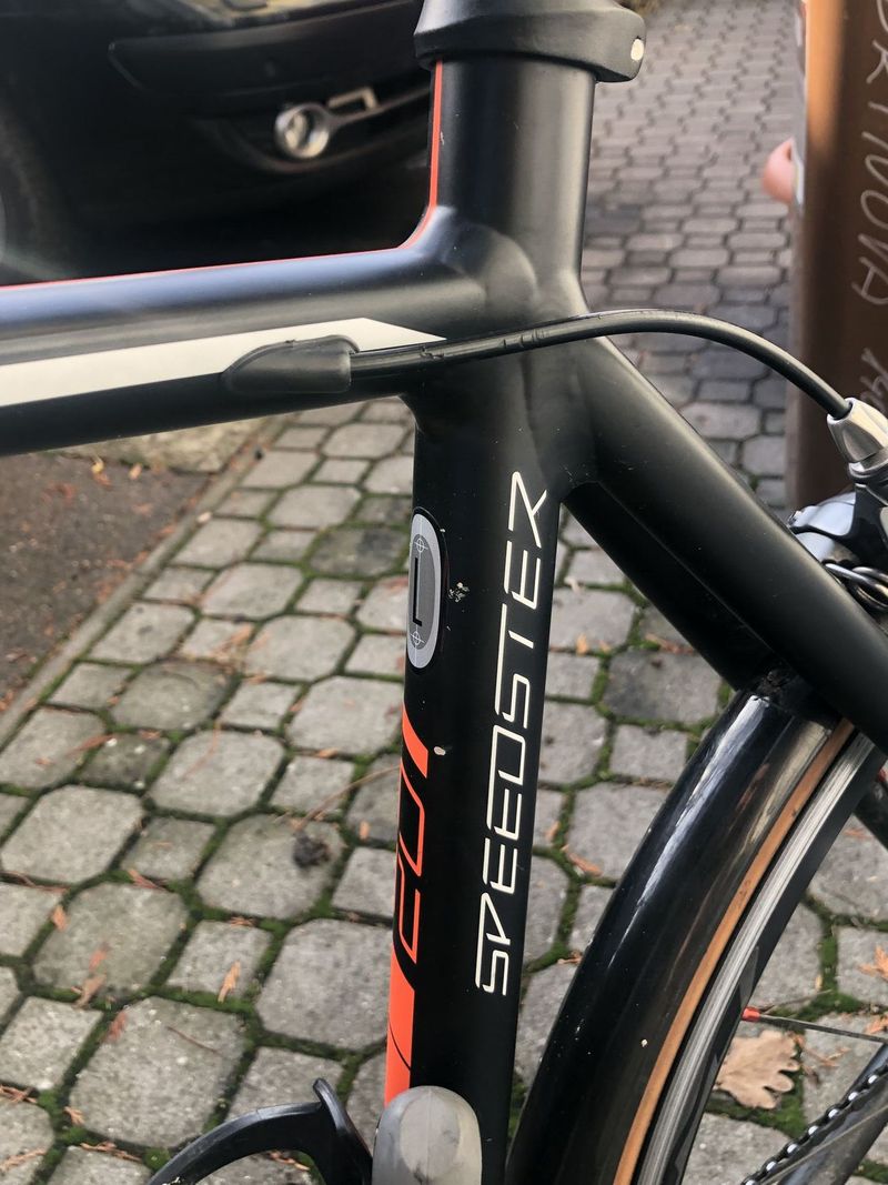 SCOTT SPEEDSTER - ULTEGRA - FULKRUM - CARBON doplnky, jako nové