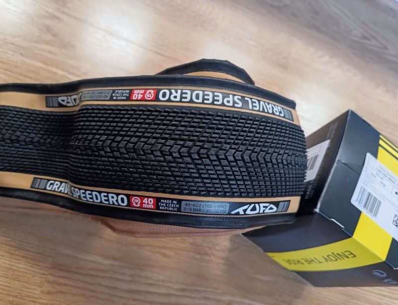 2x nový plášť TUFO Gravel Speedero 40-622 TLR černá/béžová