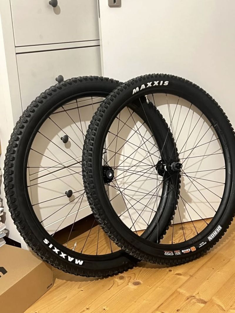 Zapletená kola 29'' Stans Notubes Arch mk4, DT Swiss