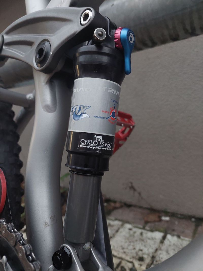 Prodám celoodpružené kolo specialized xc pro