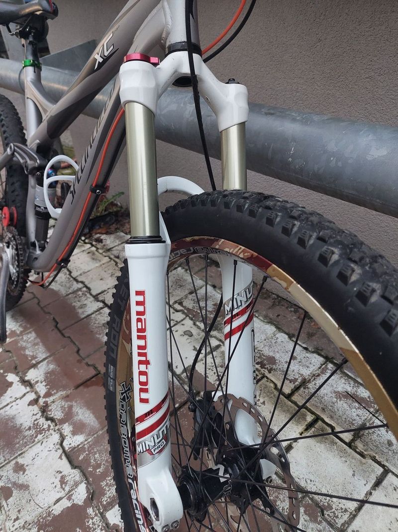 Prodám celoodpružené kolo specialized xc pro