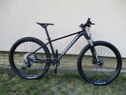 Nové 27" kolo ROZZO Swift, vzduch. vidlice Suntour Raidon, osazení Shimano Deore 1x12, pevné osy