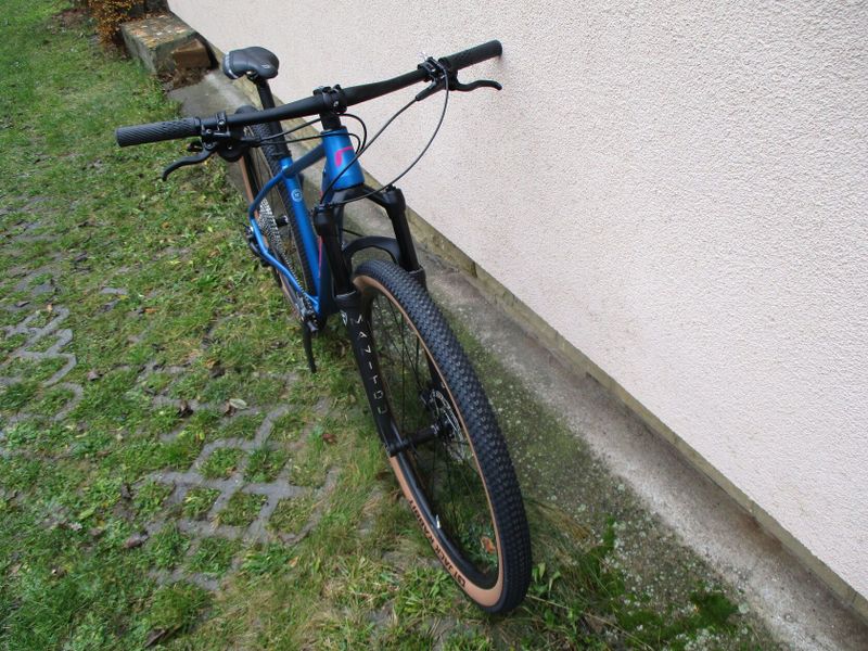 Nové 29" kolo ROZZO Grace, vzduchová vidlice Manitou Markhor, osazení Shimano Deore1x12, pevné osy