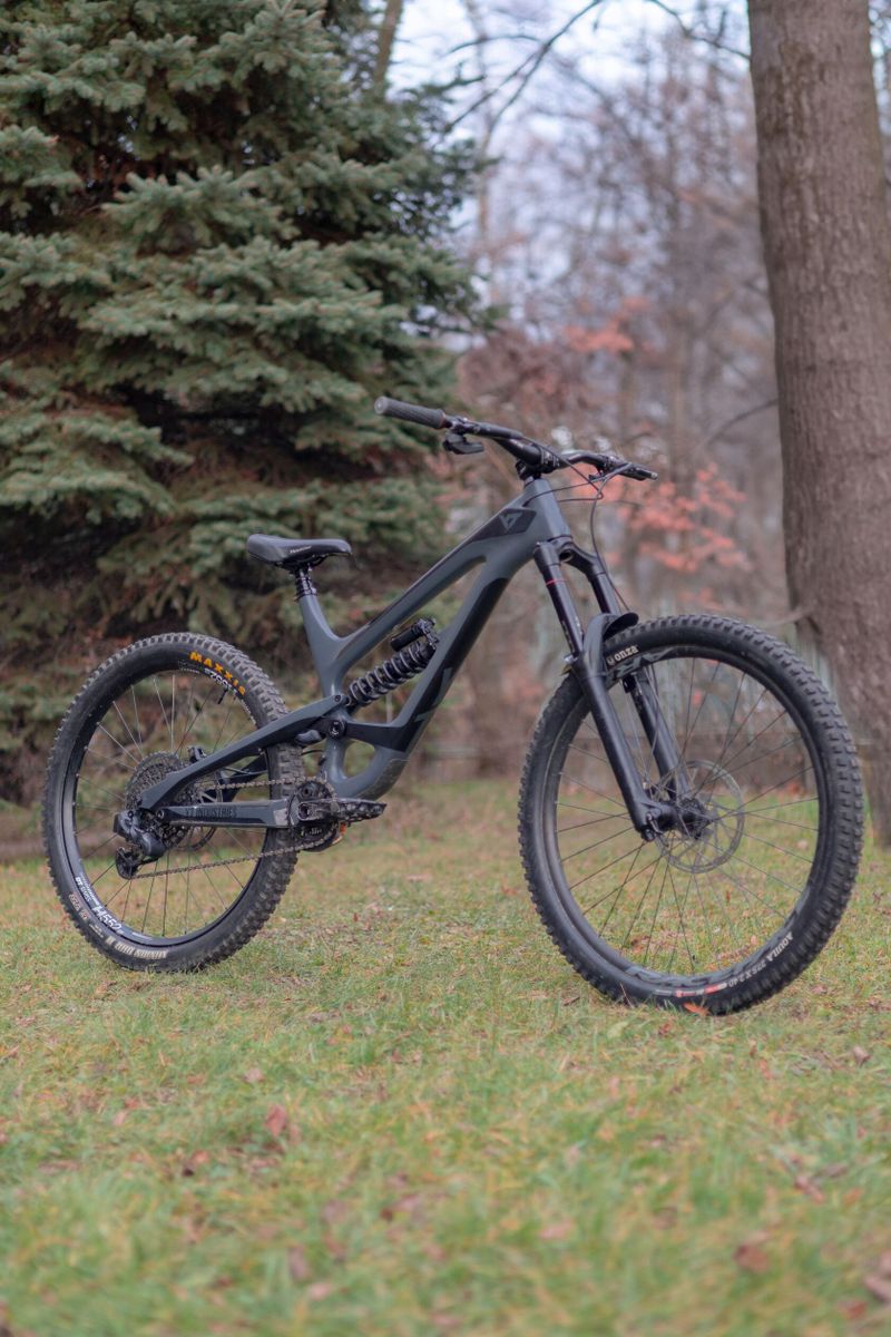 YT Capra CF 27.5 L