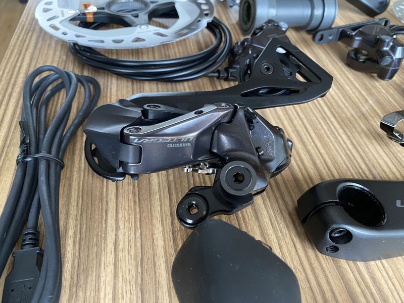 Nová sada Shimano ULTEGRA Di2 2x12 komplet.