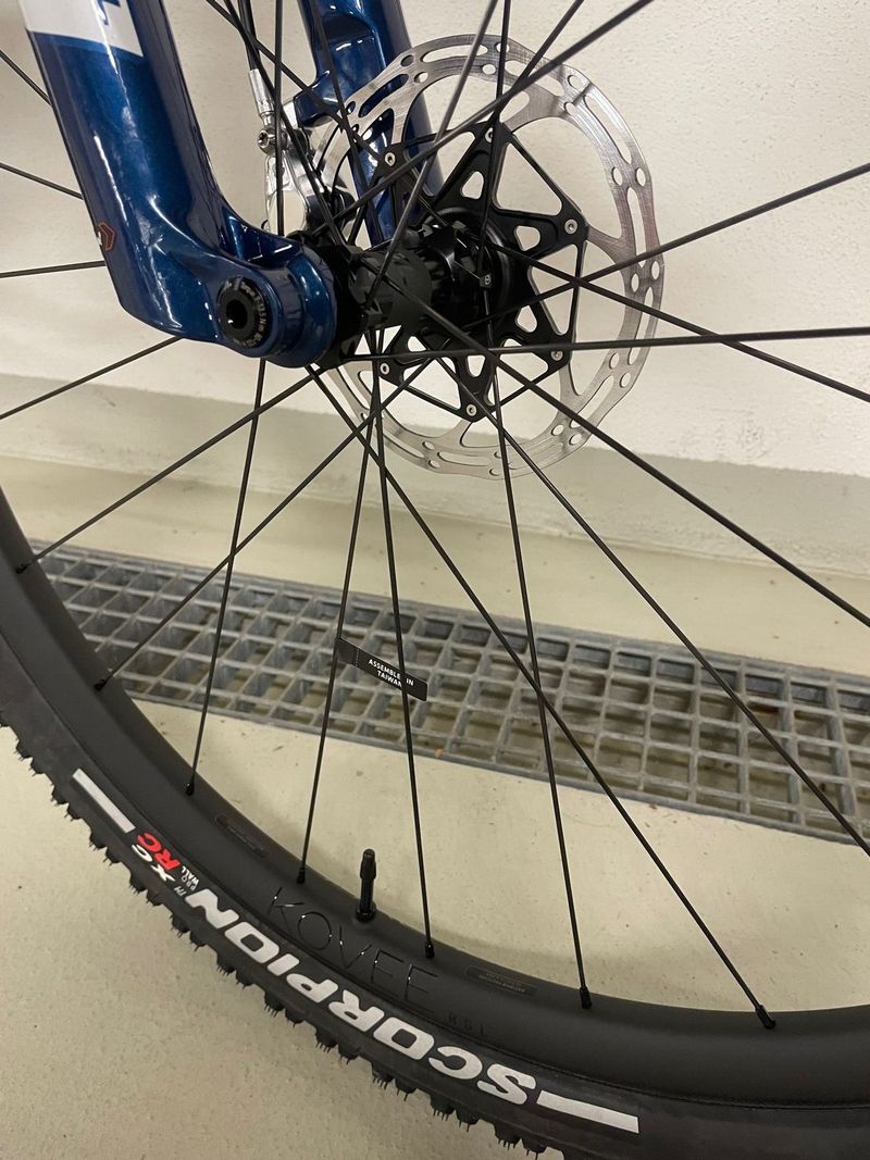 NOVÁ zapletená MTB kola Bontrager Kovee RSL 30 29 BOOST TLR