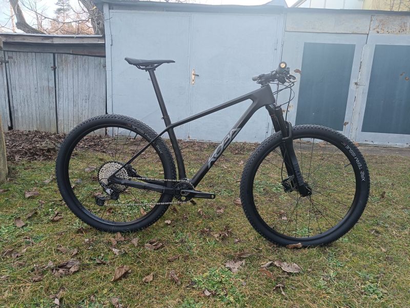 Karbonové MTB Koba RaceTool, vel. M, Sh 1x12, Boost, 11,7 kg, bezduše, skvělý stav! Seřízeno.