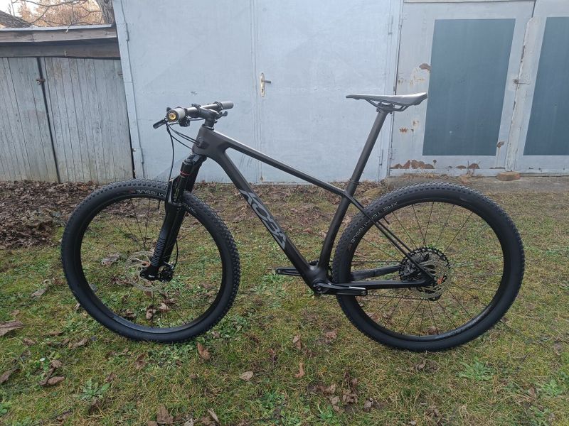 Karbonové MTB Koba RaceTool, vel. M, Sh 1x12, Boost, 11,7 kg, bezduše, skvělý stav! Seřízeno.