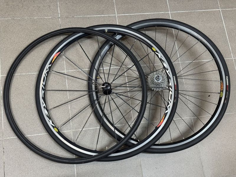 Sada silničních "retro" kol Mavic Ksirium / Ultegra CXP, včetně kazety 11/25z. a pneumatik Turbo PRO