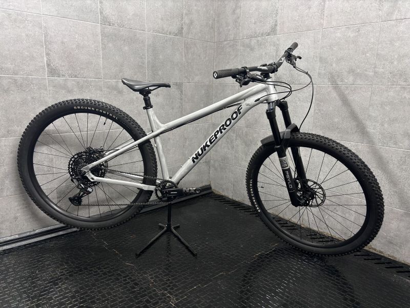 Nukeproof Scout 29 velikost L, zdvih 140mm