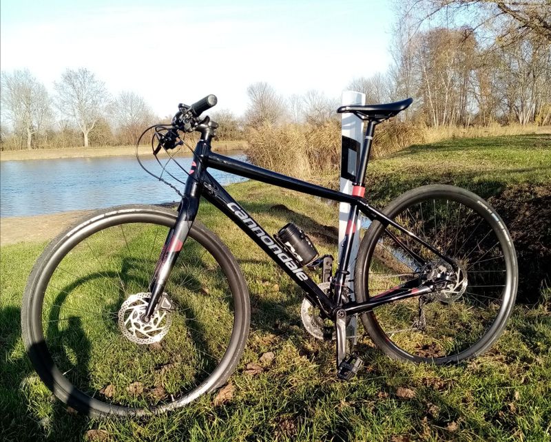 Dvě kola k prodeji: Gravel-MTB Cannondale Quick a karbon MTB Felt 29"