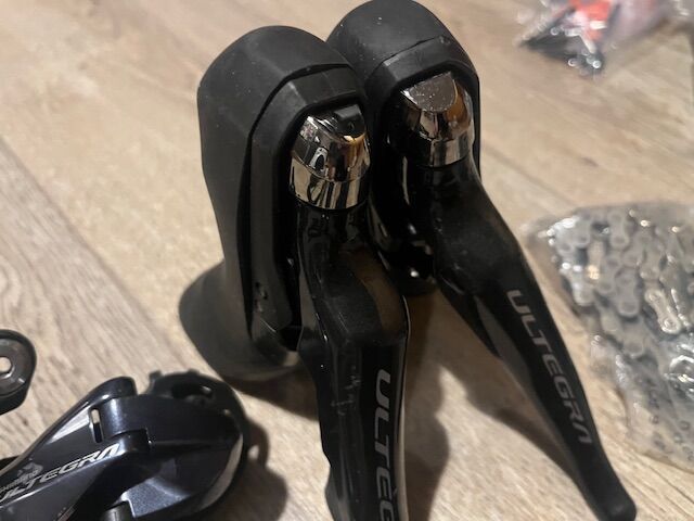 Sada Shimano Ultegra typ 8020, brzdy hydraulika, řazení mechanika