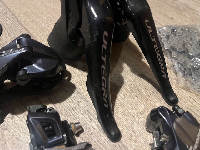 Sada Shimano Ultegra typ 8020, brzdy hydraulika, řazení mechanika