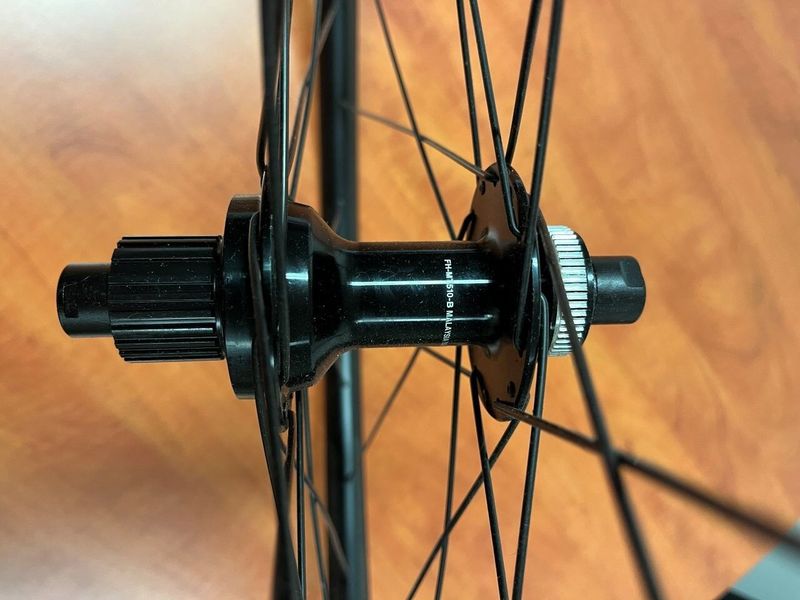 Prodám nová zapletená kola Stan's NoTubes Crest MK4 29", ořech Micro Spline