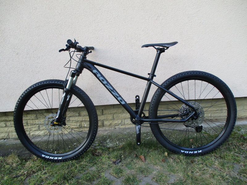 Nové 27,5 kolo ROZZO Swift, vzduch. vidlice Suntour Raidon, osazení Shimano Deore 1x12, pevné osy 