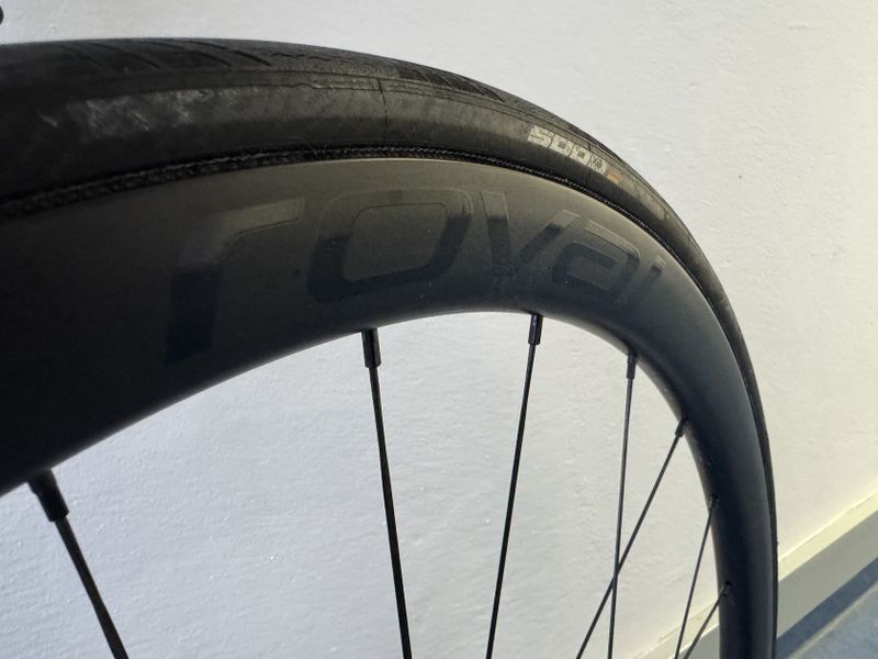 Karbonové silniční kolo SUP Ultegra disc, Roval 