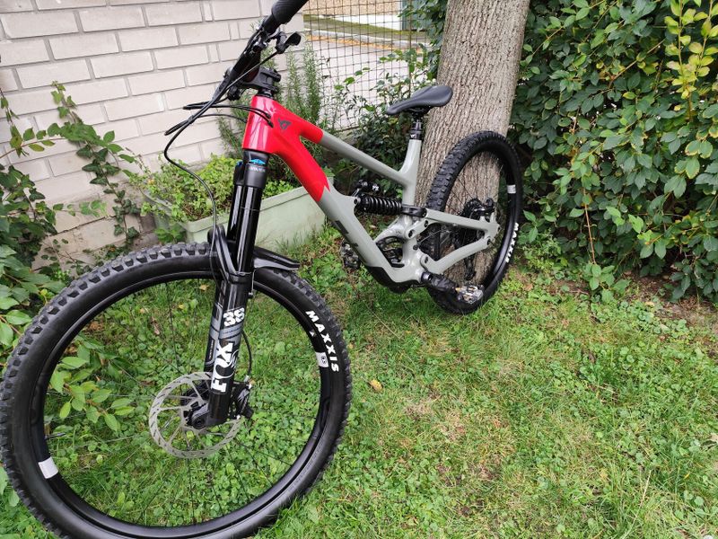 YT Capra Uncaged 10 MX 29/27,5