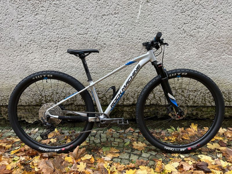 Rock Machine Thunder 29 HD Ltd 2022 – dětská 29er s juniorskou trailovou geometrií pro 145 – 165 cm