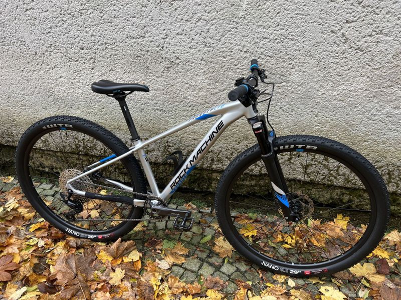 Rock Machine Thunder 29 HD Ltd 2022 – dětská 29er s juniorskou trailovou geometrií pro 145 – 165 cm