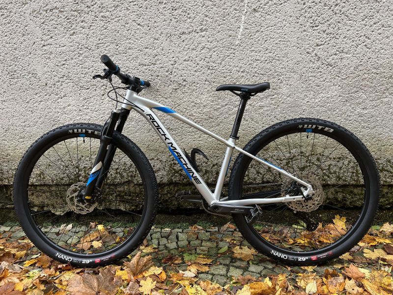 Rock Machine Thunder 29 HD Ltd 2022 – dětská 29er s juniorskou trailovou geometrií pro 145 – 165 cm