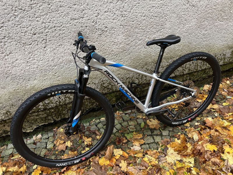 Rock Machine Thunder 29 HD Ltd 2022 – dětská 29er s juniorskou trailovou geometrií pro 145 – 165 cm