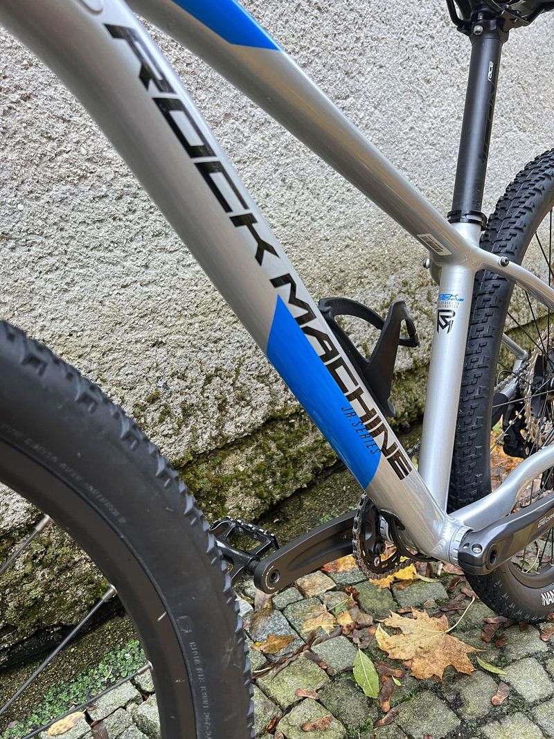 Rock Machine Thunder 29 HD Ltd 2022 – dětská 29er s juniorskou trailovou geometrií pro 145 – 165 cm