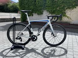 COLNAGO V3 Disc ss karbonovými koly