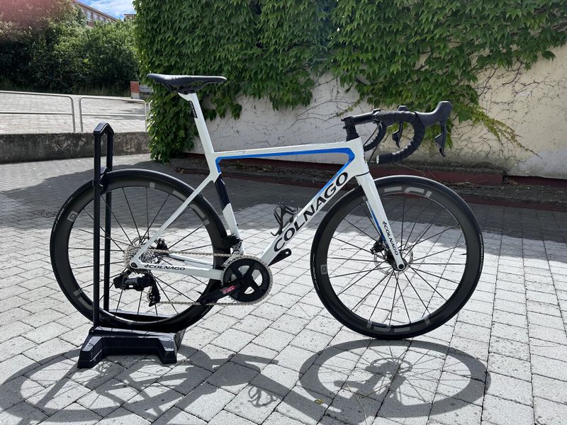 COLNAGO V3 Disc ss karbonovými koly