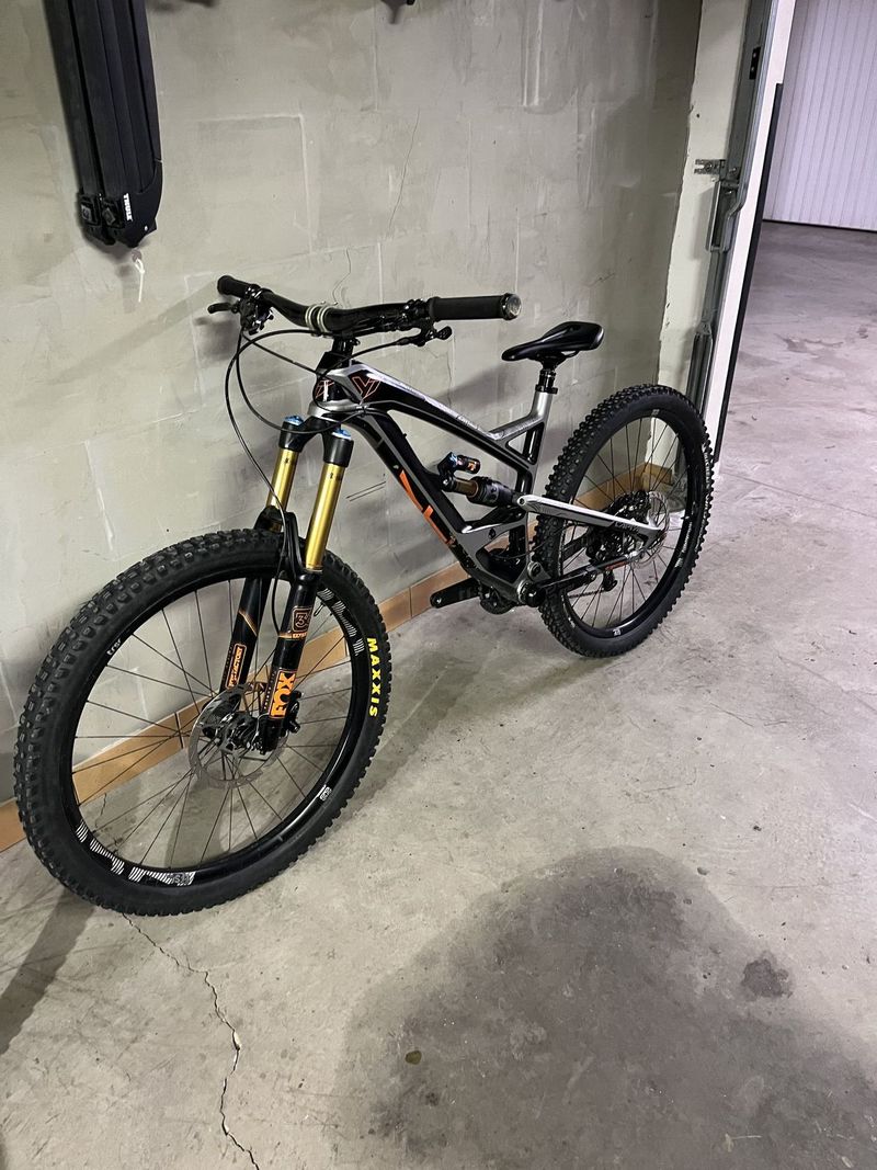 YT Capra CF Pro Race 2017