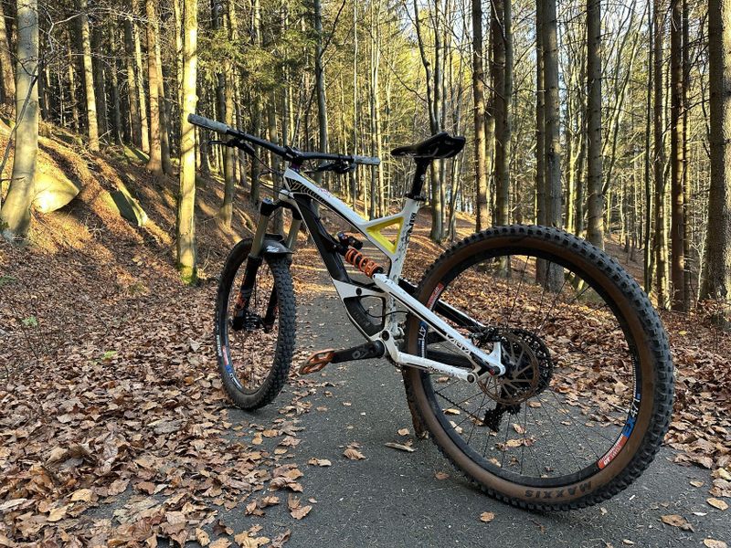 Yt Capra Pro Race