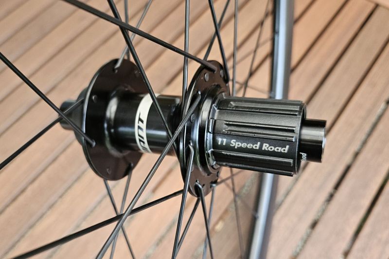 AKCE PROSINEC: GIANT SLR-2 36 Carbon Disc Hookless - kvalitní kola pro kotoučové brzdy - NOVÁ