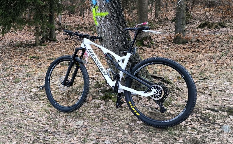 Karbonové celoodpružené kolo Rockrider XC 900S custom